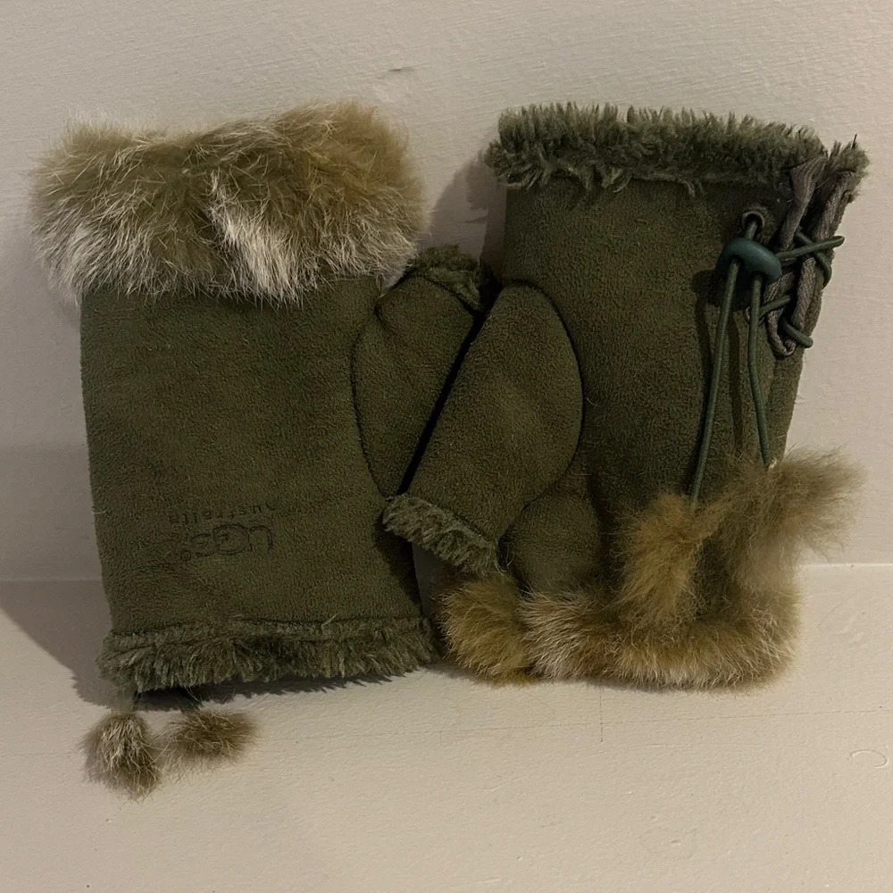 UGG Forest Green Mittens - Picture 1 of 6